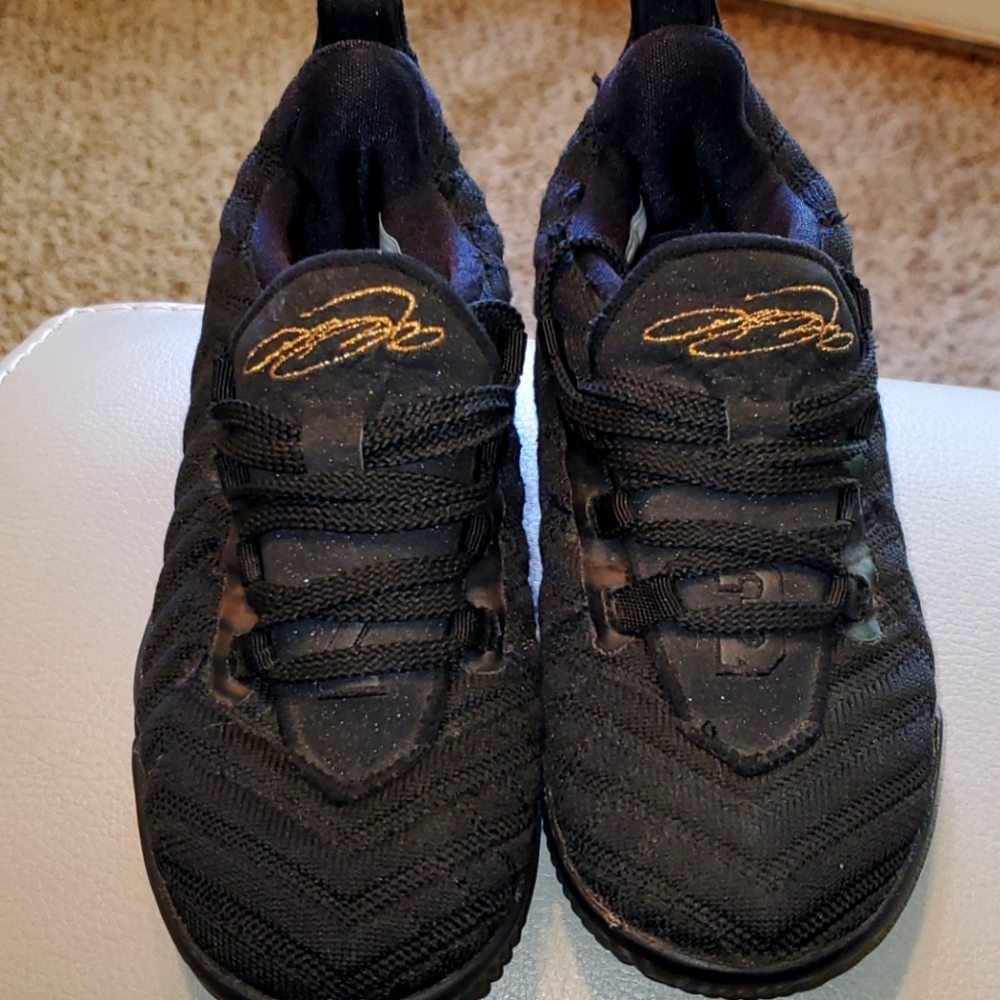 Shoes - Picture 3 of 4